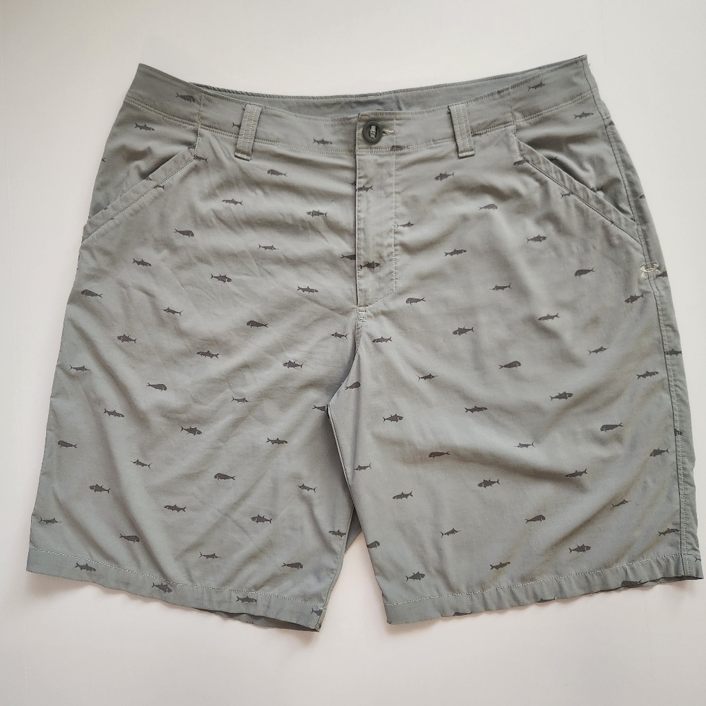 UNDER ARMOUR Gray Loose Men's Flat Front Shorts Size 36 with Pockets Length 20"